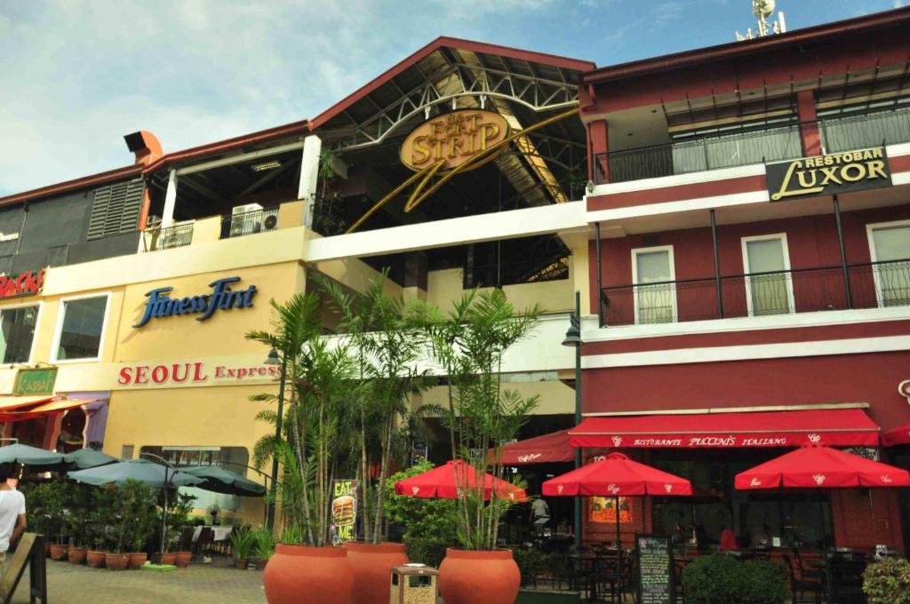The Fort Budget Hotel- Bonifacio Global City Makati City Exterior photo
