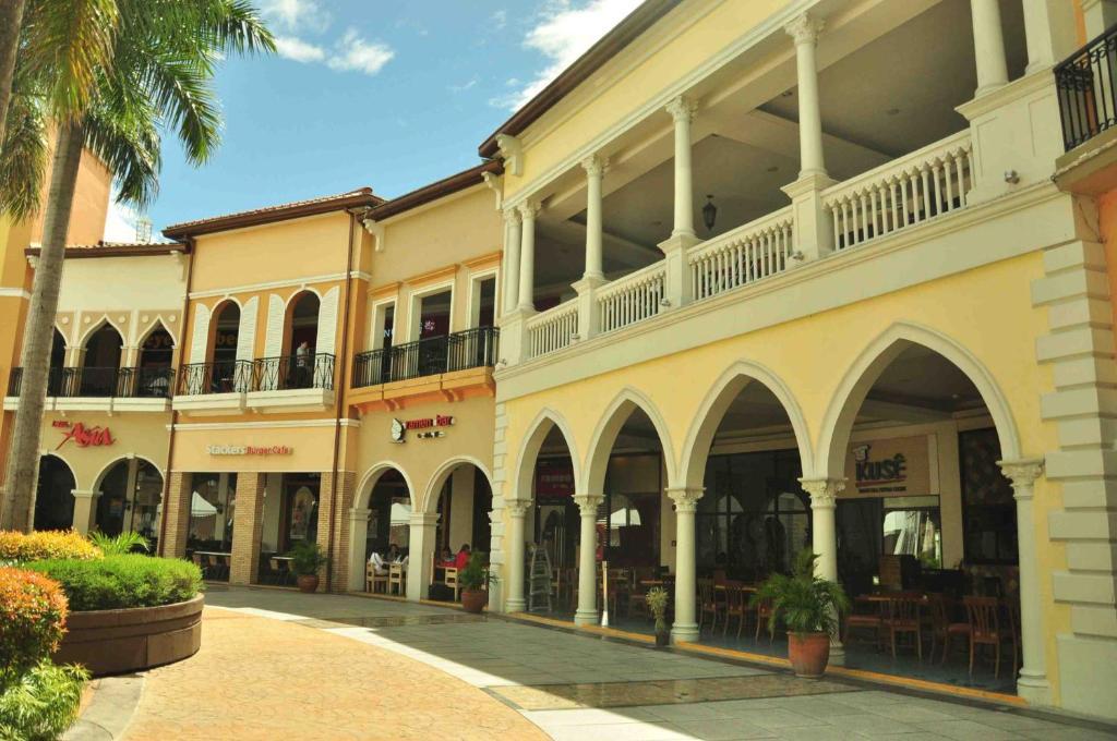The Fort Budget Hotel- Bonifacio Global City Makati City Exterior photo